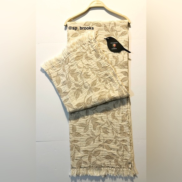 🎁Piscatextil Throw Blanket - Leaves on Vines - Cream and Caramel - Picture 3 of 6